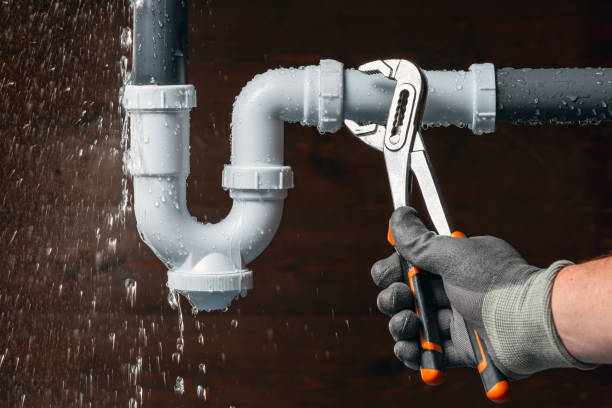 Professional Gas Line Repair technician working in Table Grove, IL